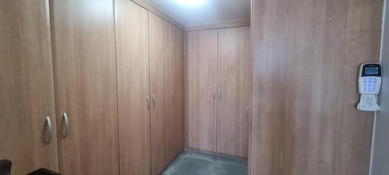 6 Bedroom Property for Sale in Outeniqua Strand Western Cape